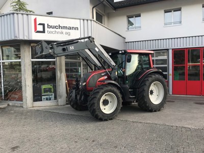 Valtra N101H mit Frontlader