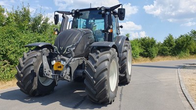 Valtra N 155 e Versu Odermatt Landmaschinen