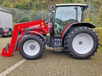 Massey Ferguson 5711 Dyna-4