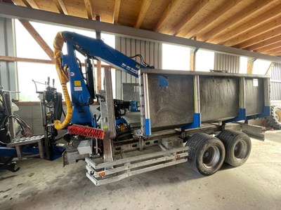 Rückewagen mit Kran, 8m/900kg Reichweite