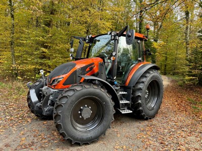 Valtra G135A Burnt Orange