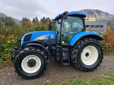 New Holland T 6080 mit Frontlader