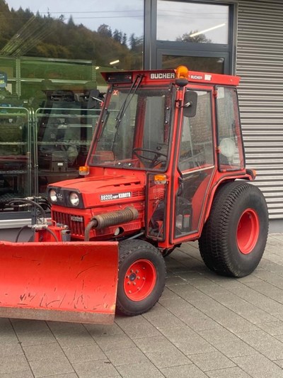 Kommunaltraktor Kubota B 8200 HST