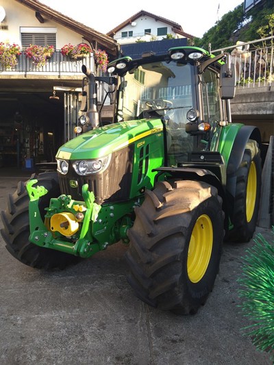 John Deere 6120M