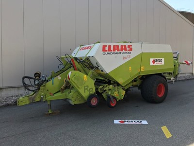 CLAAS QUADRANT 2200 RC mit VBH