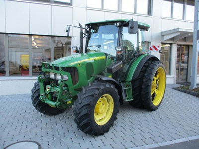 John Deere 5820 mit Frontlader