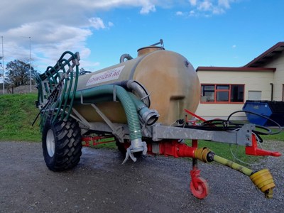 Pumpfass Schweizer mit Schweizer Schleppschlauch