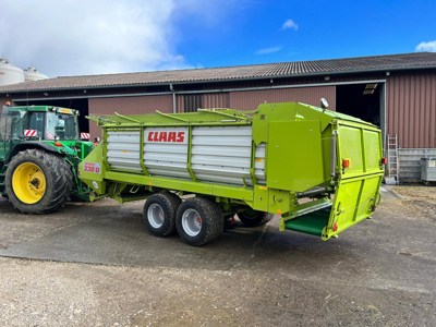 autochargeuse CLAAS sprint 330 U